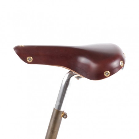 City nahkasatula titaanikiskoilla Berthoud Vars