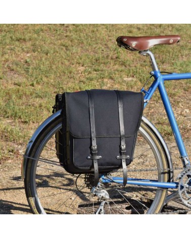 Sacoches latérales surbaissées randonneur Berthoud toile coton noir cuir végétal teinté noir 2