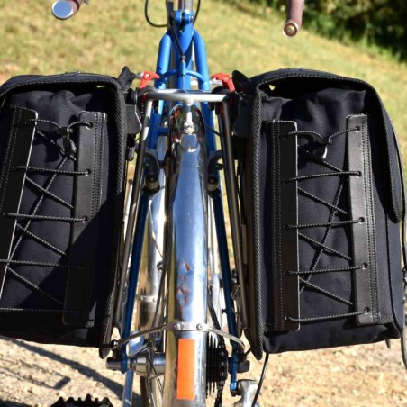 Matalaprofiiliset sivupussit retkeilijöille Berthoud musta puuvillakangas musta värjätty kasvinahka