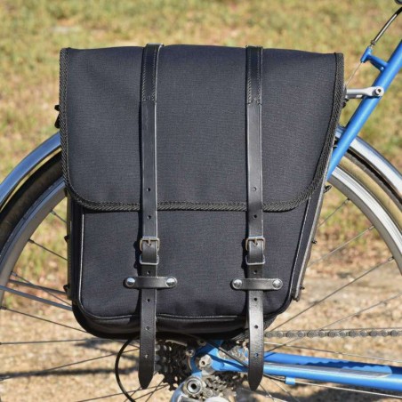 Matalaprofiiliset sivupussit retkeilijöille Berthoud musta puuvillakangas musta värjätty kasvinahka