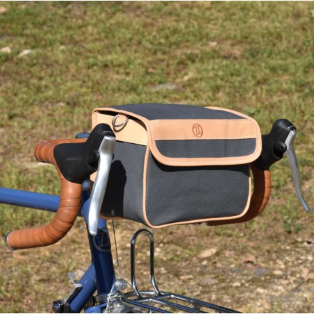 Ohjaustanko- tai satulalaukku Berthoud