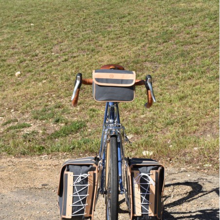 Ohjaustanko- tai satulalaukku Berthoud