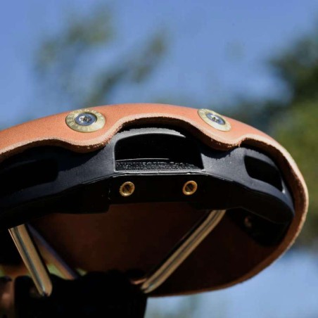 Selle vélo cuir ouvert dame randonnée nerf pudendal Berthoud Marie Blanque